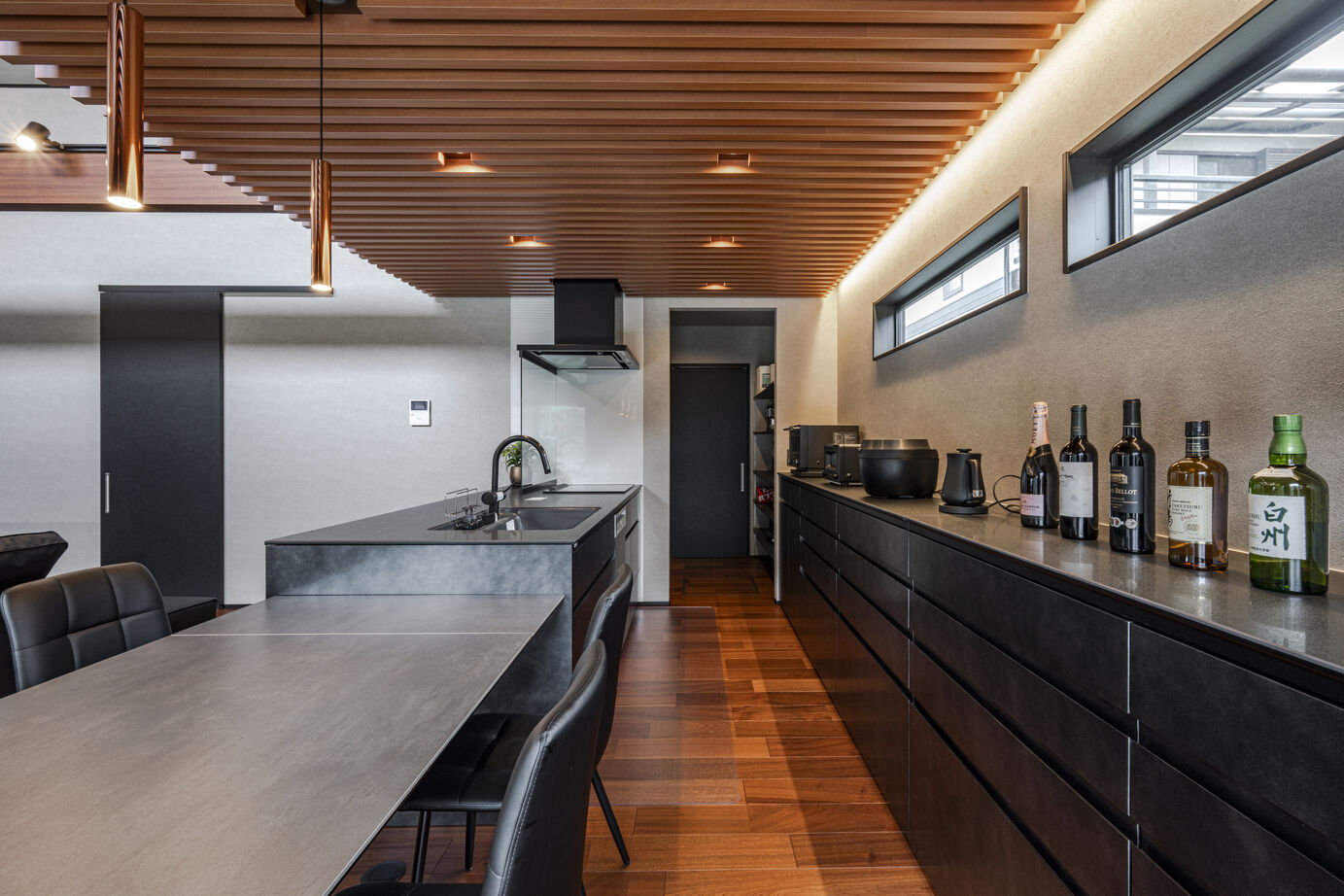 辰巳住研 【ガレージ/回遊動線/猫部屋/隠し扉】ディテールまで美しく。～ラグジュアリーに包まれたガレージハウス～の建築実例画像6