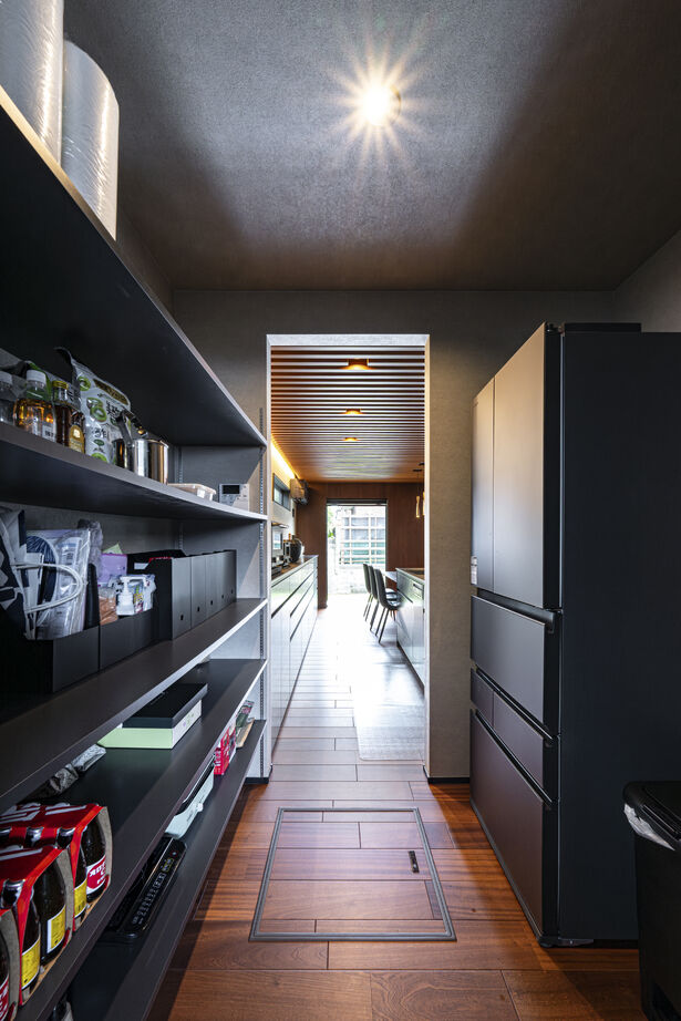 辰巳住研 【ガレージ/回遊動線/猫部屋/隠し扉】ディテールまで美しく。～ラグジュアリーに包まれたガレージハウス～の建築実例画像7