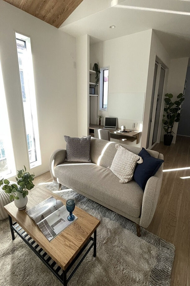 パシフィックホーム 【2000万円台/平屋/テクノストラクチャー工法】勾配天井の居心地の良いリビングで、家族がくつろぐお家の建築実例画像2