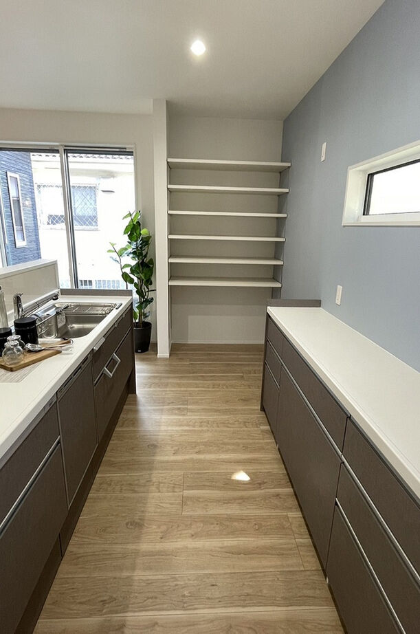 パシフィックホーム 【2000万円台/平屋/テクノストラクチャー工法】勾配天井の居心地の良いリビングで、家族がくつろぐお家の建築実例画像5