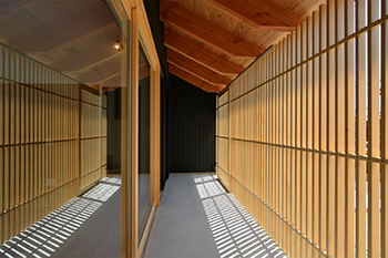 バロック 【愛知県西尾市×中庭のある平屋×和モダン】平屋＋ロフトのシンプルな間取りに、贅沢な「和」の趣をプラスの建築実例画像3