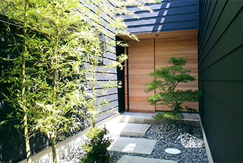 バロック 【愛知県瀬戸市×平屋風×理想のデザイン】豊かな緑を借景にした和洋折衷ハウス。平屋スタイルの暮らしも叶うの建築実例画像2