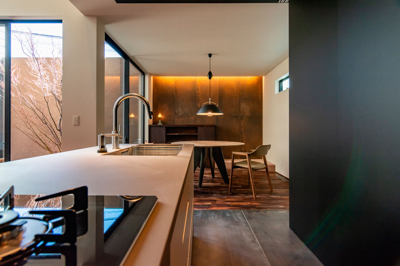 バロック 【愛知県｜中庭×ガレージハウス】シームレスな間取りで開放的に。イメージは「日本を愛する外国人の家」の建築実例画像5