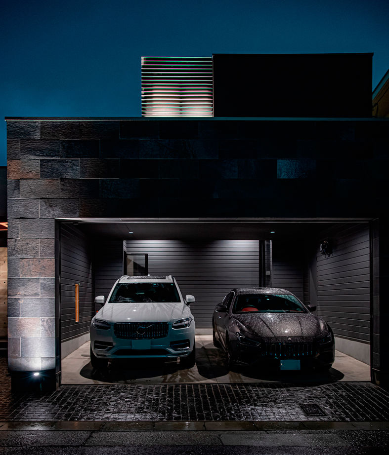 バロック 【名古屋市｜中庭のあるガレージハウス】イメージは“ROCK”。開放感をもたらしたのはボーダレスな空間設計の建築実例画像2