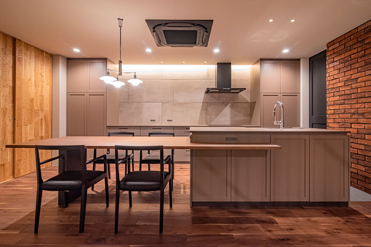 バロック 【名古屋市｜中庭のあるガレージハウス】イメージは“ROCK”。開放感をもたらしたのはボーダレスな空間設計の建築実例画像8