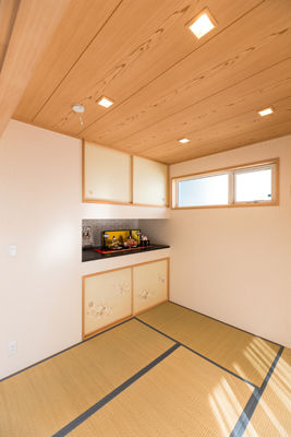 ヤマト住建 キッチンから家族みんなの様子が見える19畳超の広いLDKでも電気代は今のところO円！の建築実例画像8