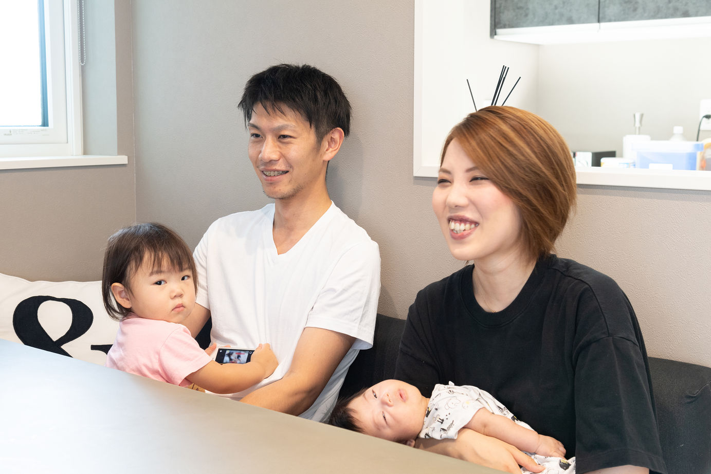 ヤマト住建 全館空調と太陽光発電搭載で、年間の電気代は今のところプラス！壁紙の配色がモダンな内装にもこだわった家の建築実例画像6