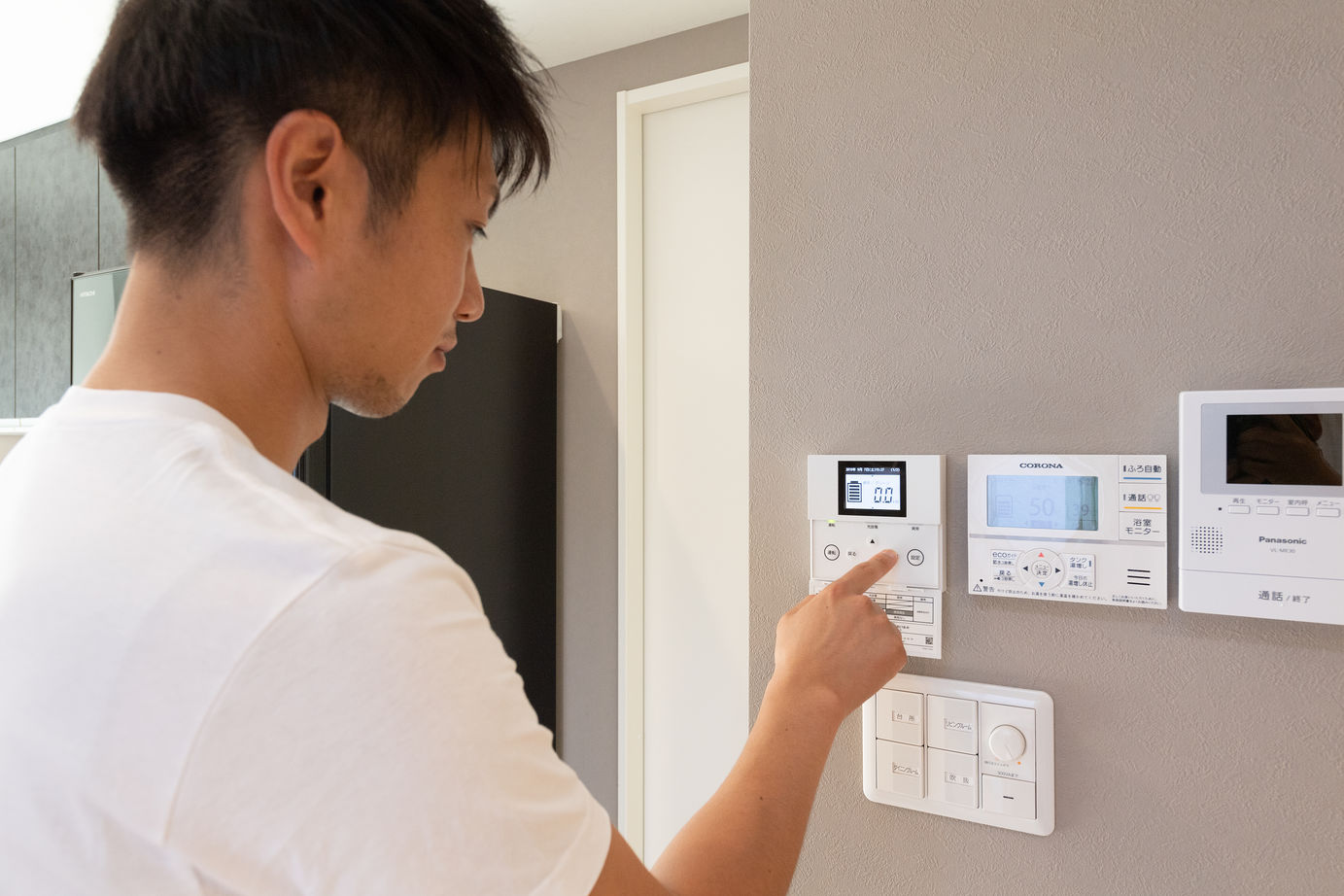 ヤマト住建 全館空調と太陽光発電搭載で、年間の電気代は今のところプラス！壁紙の配色がモダンな内装にもこだわった家の建築実例画像8