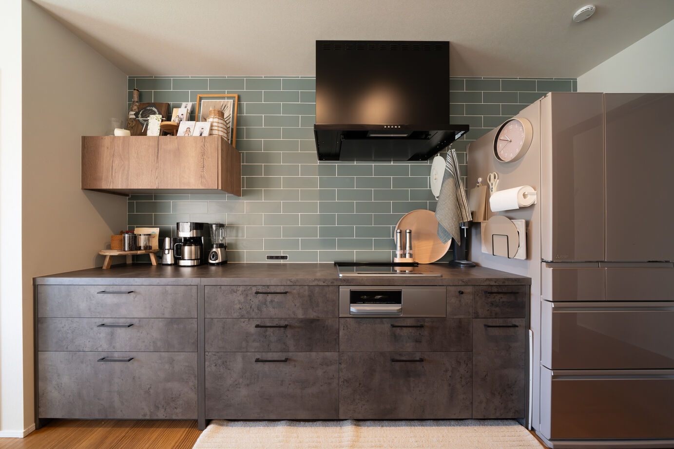 ヤマト住建 【平屋/広々LDK】勾配天井が広がりを生む、無垢材が美しい平屋の家の建築実例画像4