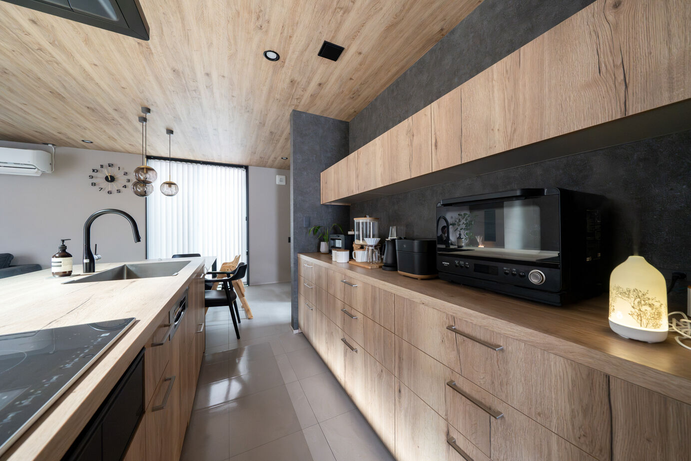 ヤマト住建 【ZEH/高耐震】冬でも半袖で快適。木の温もりあふれる空間で暮らす家の建築実例画像4