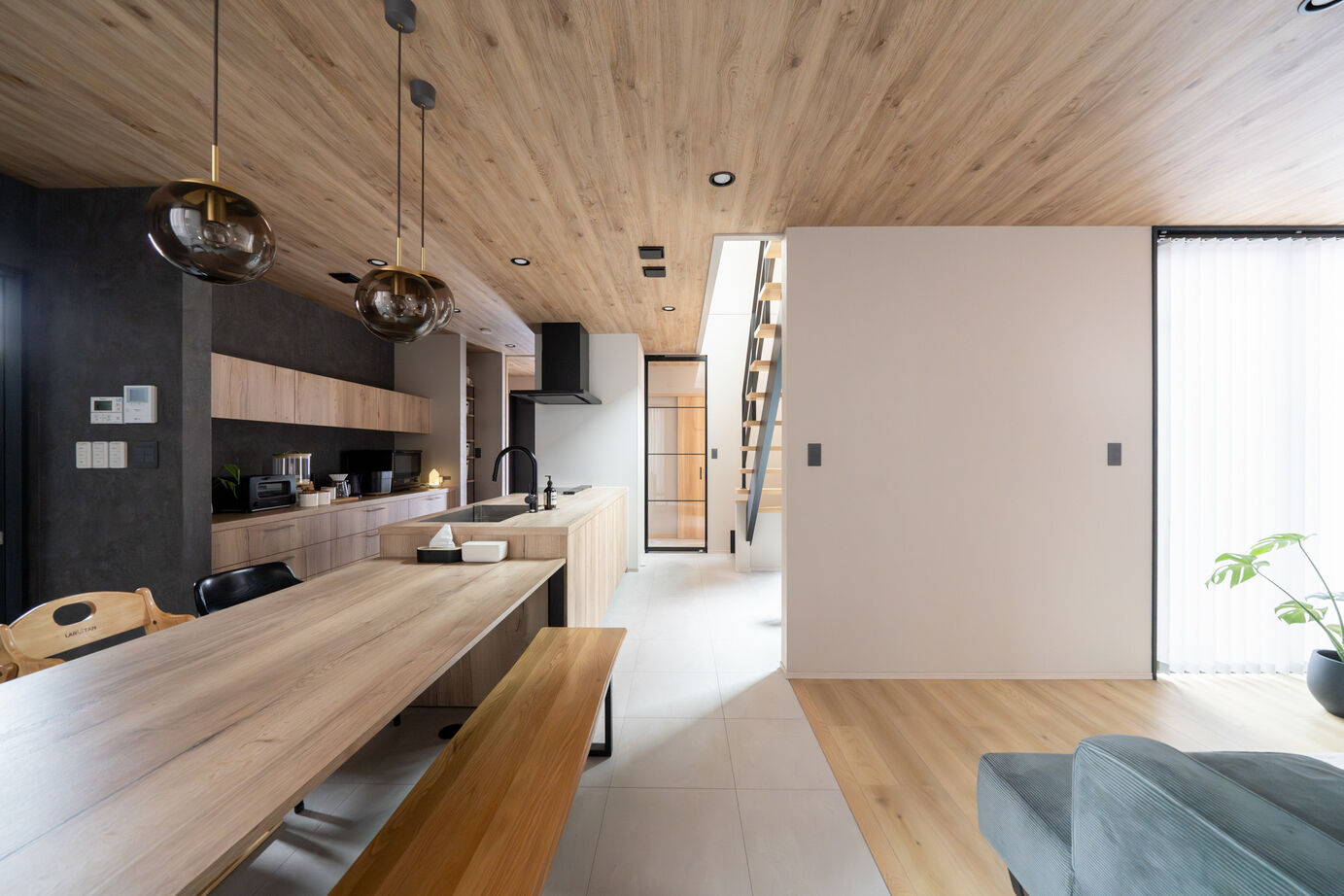 ヤマト住建 【ZEH/高耐震】冬でも半袖で快適。木の温もりあふれる空間で暮らす家の建築実例画像5