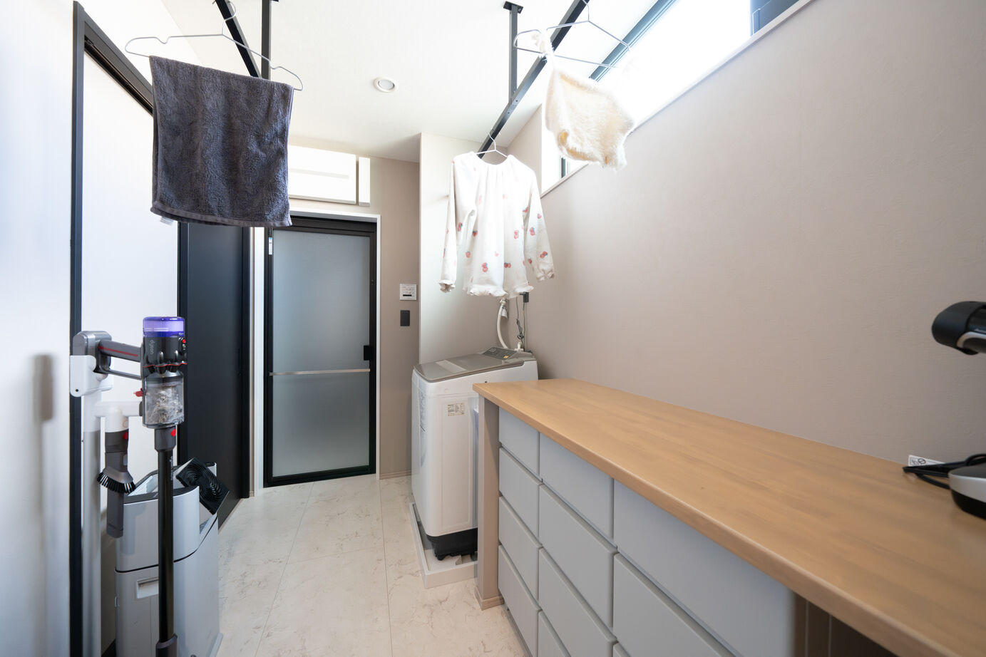 ヤマト住建 【ZEH/高耐震】冬でも半袖で快適。木の温もりあふれる空間で暮らす家の建築実例画像9