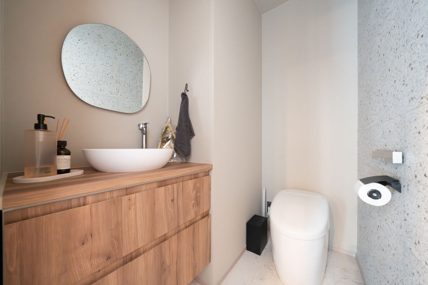 ヤマト住建 【ZEH/高耐震】冬でも半袖で快適。木の温もりあふれる空間で暮らす家の建築実例画像10