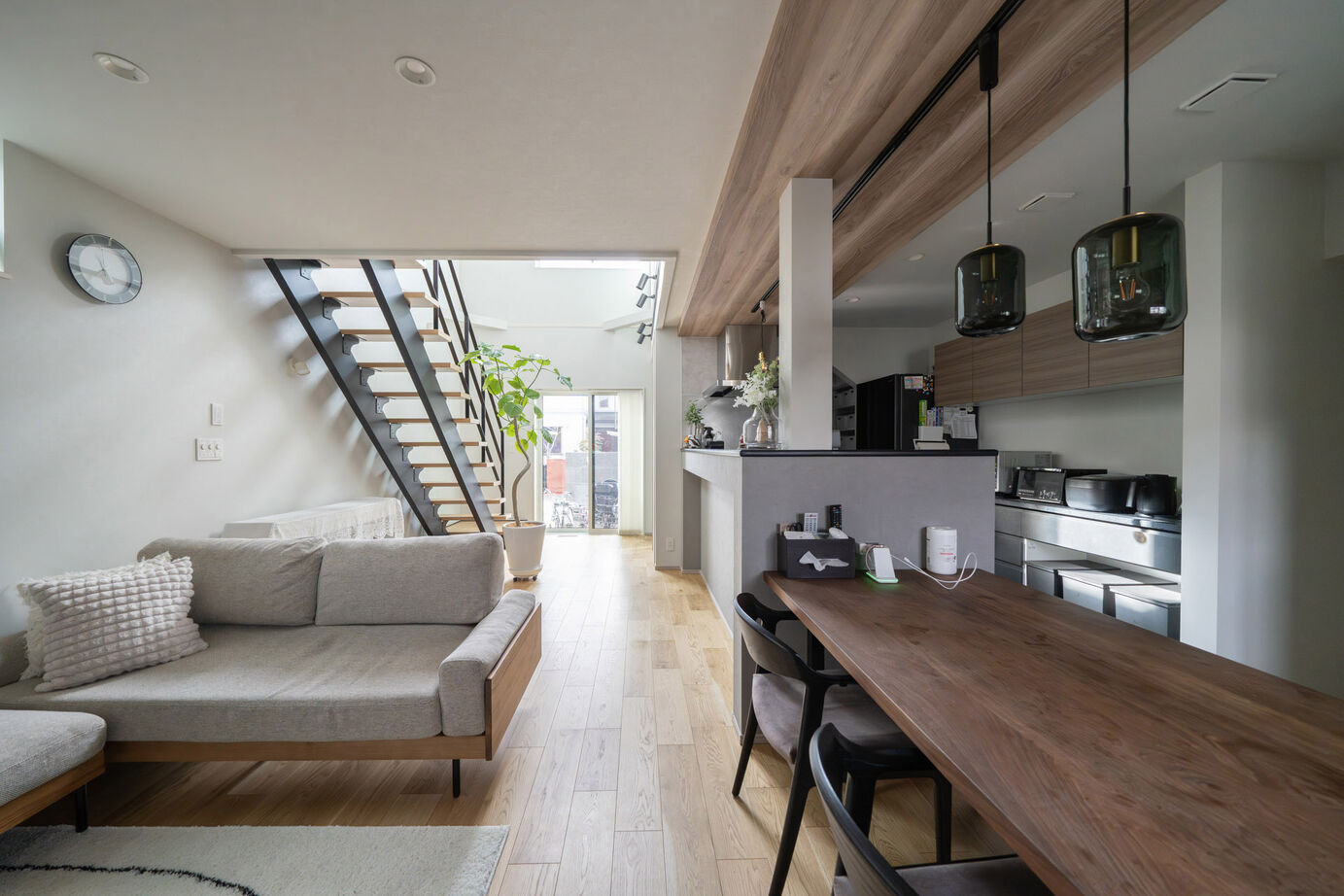 ヤマト住建 【４LDK/吹き抜け/家事ラク】家族との時間が増える、自然光あふれる吹き抜けリビングの建築実例画像2