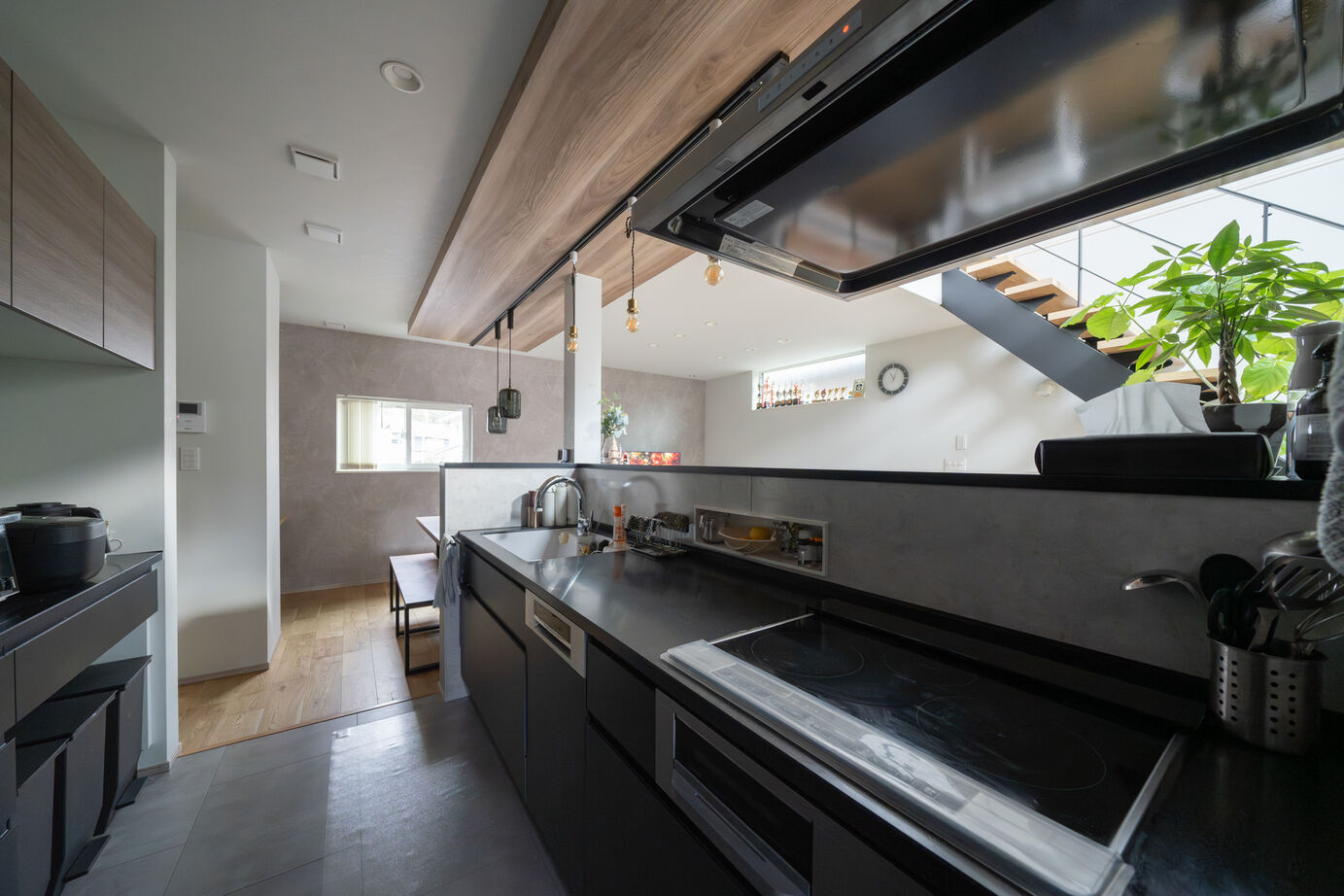 ヤマト住建 【４LDK/吹き抜け/家事ラク】家族との時間が増える、自然光あふれる吹き抜けリビングの建築実例画像5