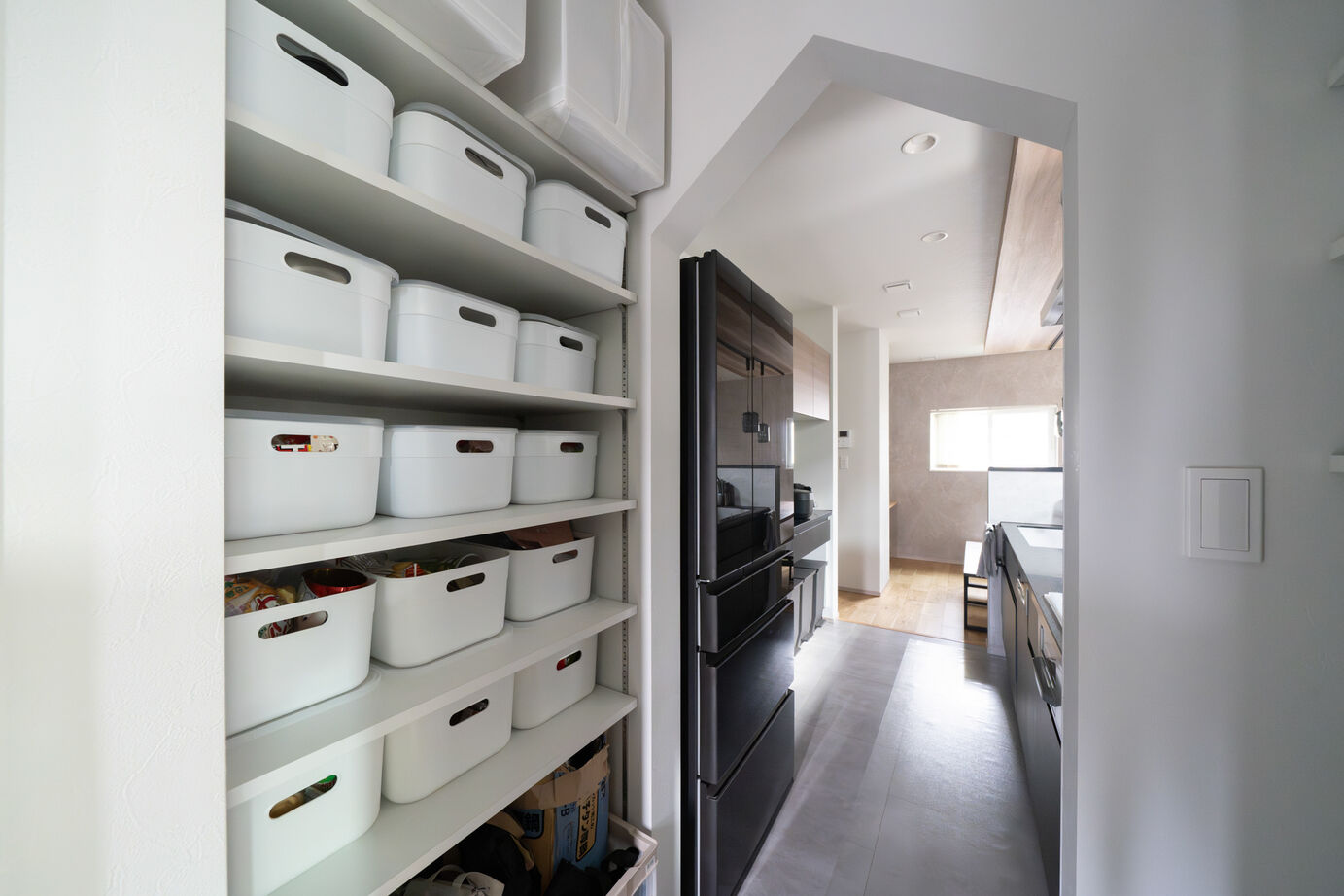 ヤマト住建 【４LDK/吹き抜け/家事ラク】家族との時間が増える、自然光あふれる吹き抜けリビングの建築実例画像6