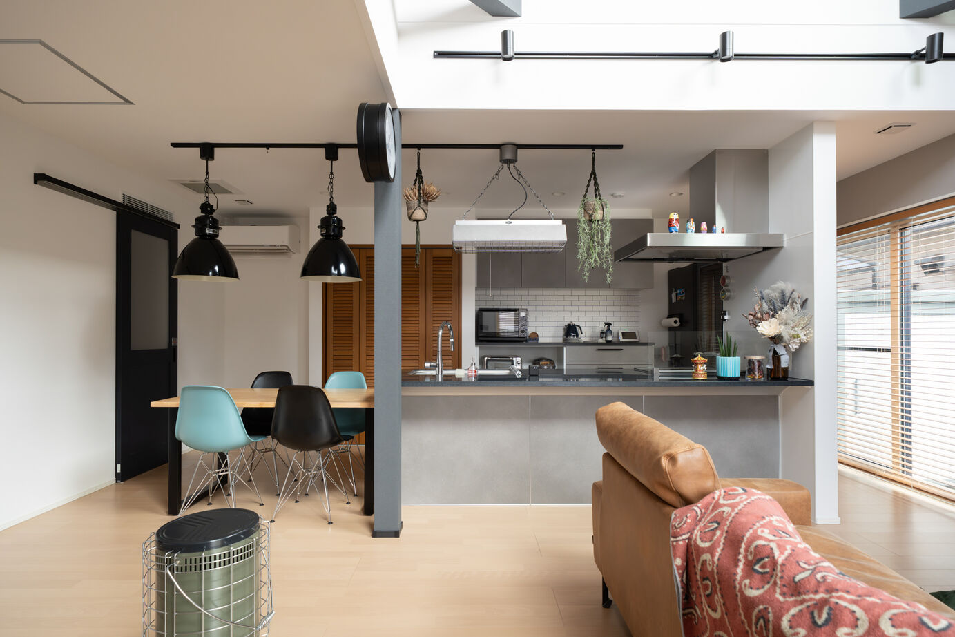 ヤマト住建 【吹き抜け/家事ラク】こだわりを詰め込んだ、アメリカンテイストの住まいの建築実例画像2