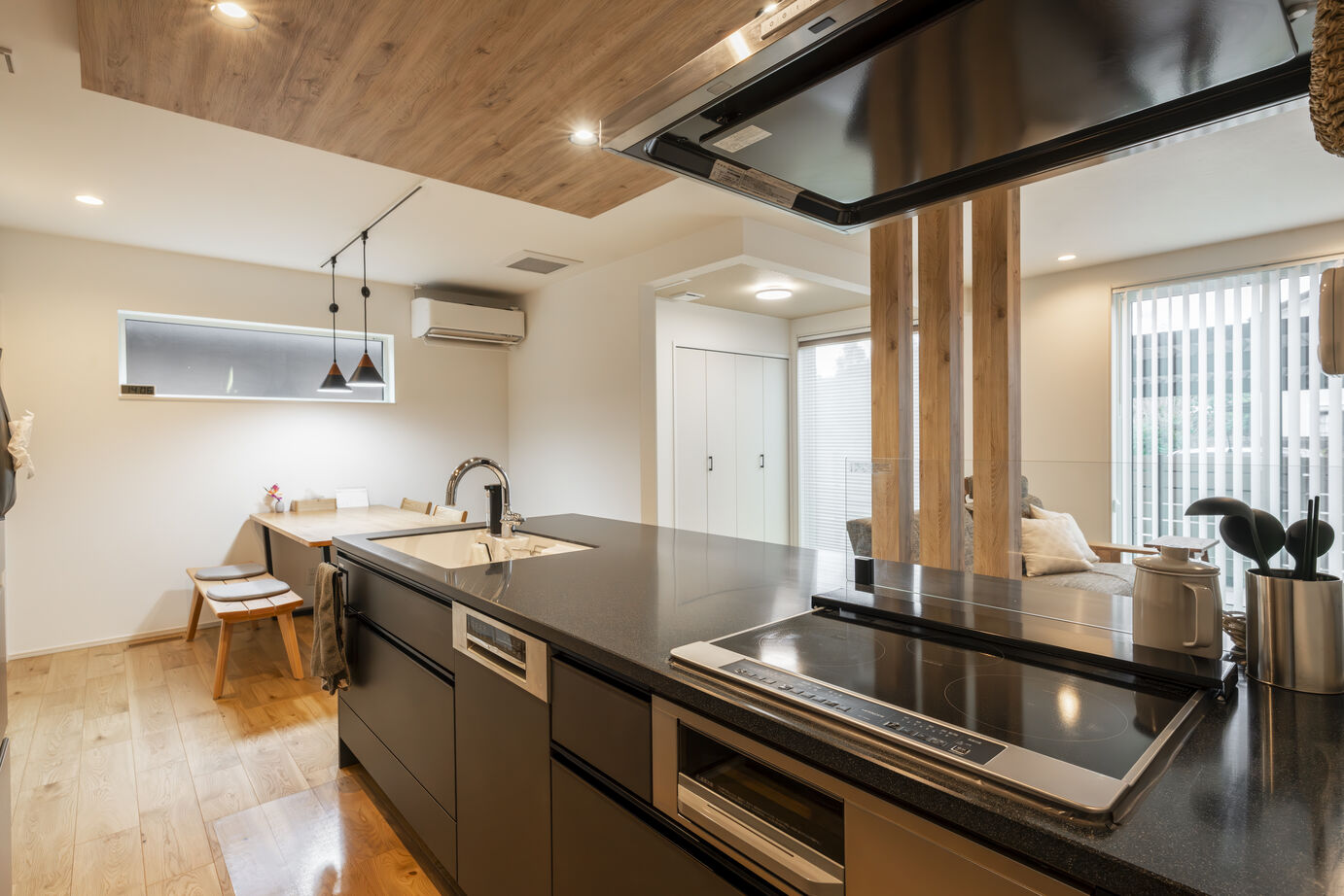 ヤマト住建 【エアフローシステム/長期優良住宅】回遊動線で暮らす、木の温もりを感じる住まいの建築実例画像3