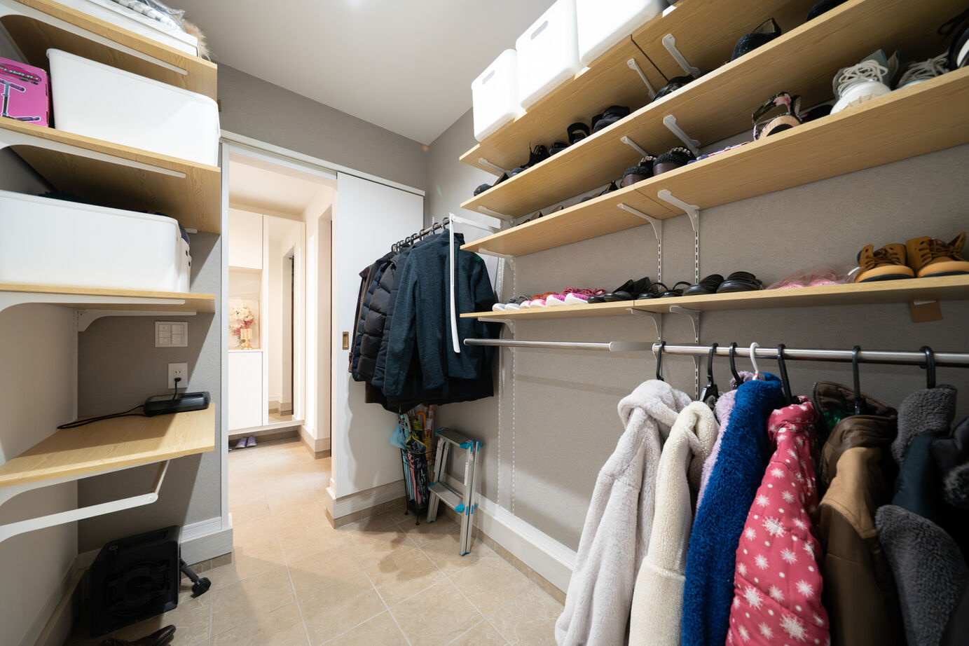 ヤマト住建 【子育て／家事ラク／吹き抜け】冬でも裸足で心地いい、陽だまりの大空間LDKの建築実例画像6