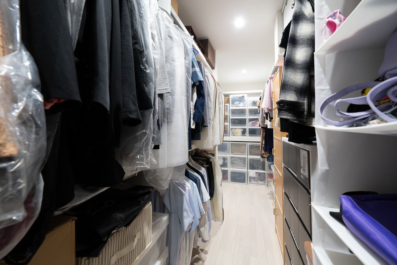 ヤマト住建 【子育て／家事ラク／吹き抜け】冬でも裸足で心地いい、陽だまりの大空間LDKの建築実例画像9