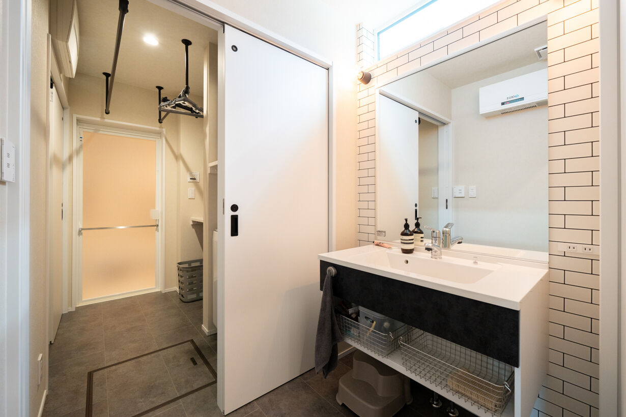 ヤマト住建 【吹き抜け／サロン経営】吹き抜け＆大きな窓が明るさをもたらす、大空間LDKの建築実例画像5