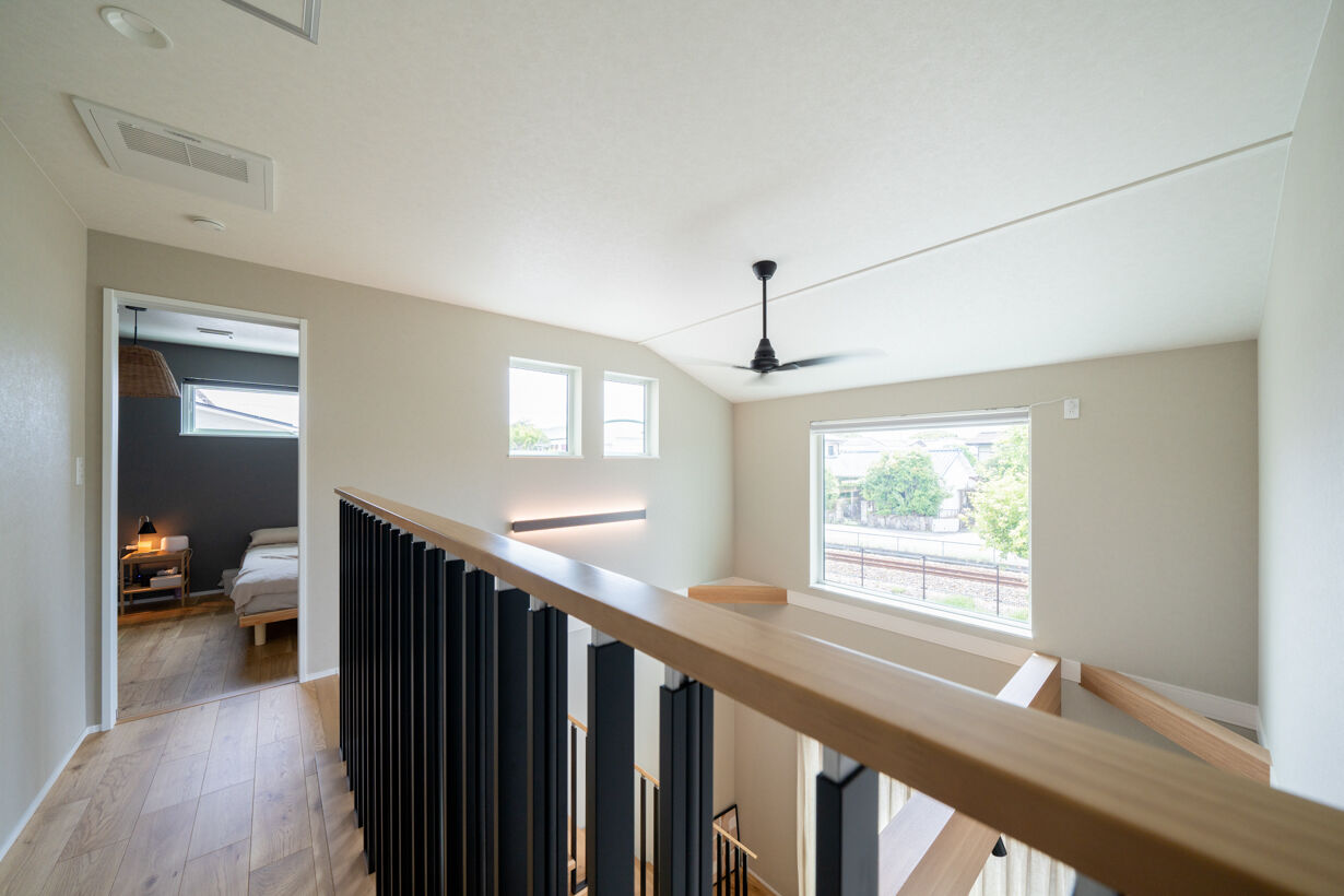 ヤマト住建 【吹き抜け／サロン経営】吹き抜け＆大きな窓が明るさをもたらす、大空間LDKの建築実例画像6