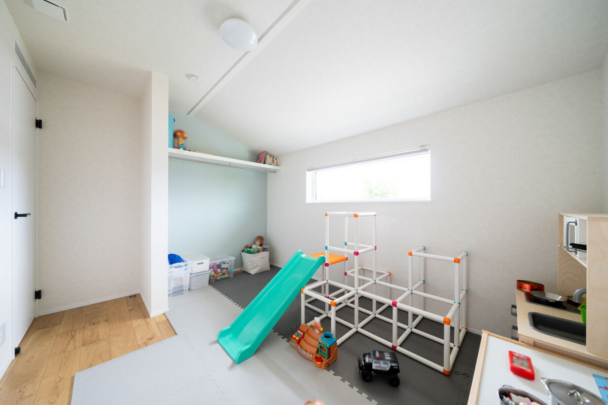 ヤマト住建 【吹き抜け／サロン経営】吹き抜け＆大きな窓が明るさをもたらす、大空間LDKの建築実例画像8