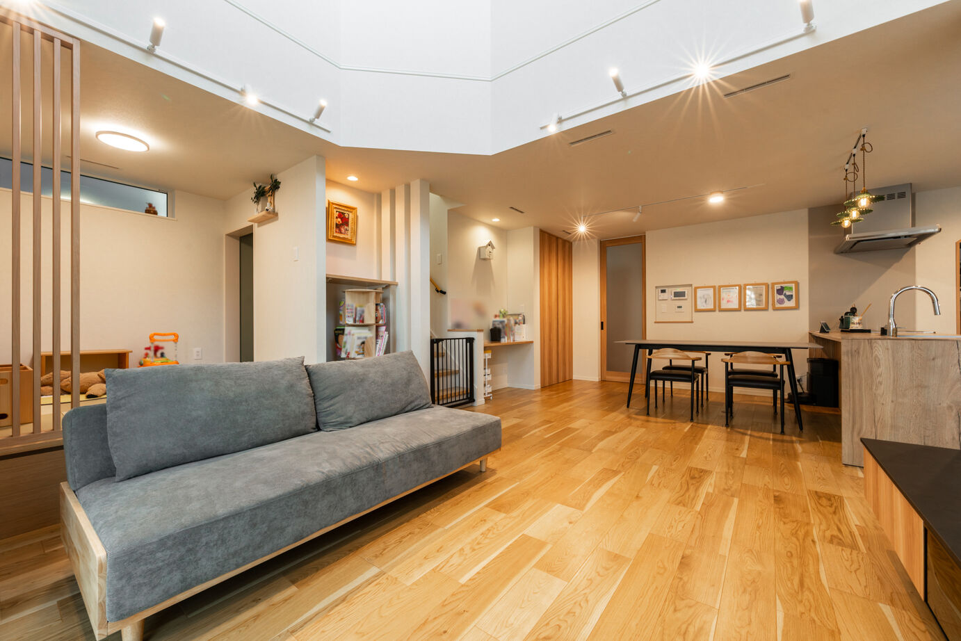 ヤマト住建 埼玉県南埼玉郡/全館換気空調システム「エコエアFine」/20帖超の吹抜けLDK/冬も半袖で過ごせる高性能な家の建築実例画像2