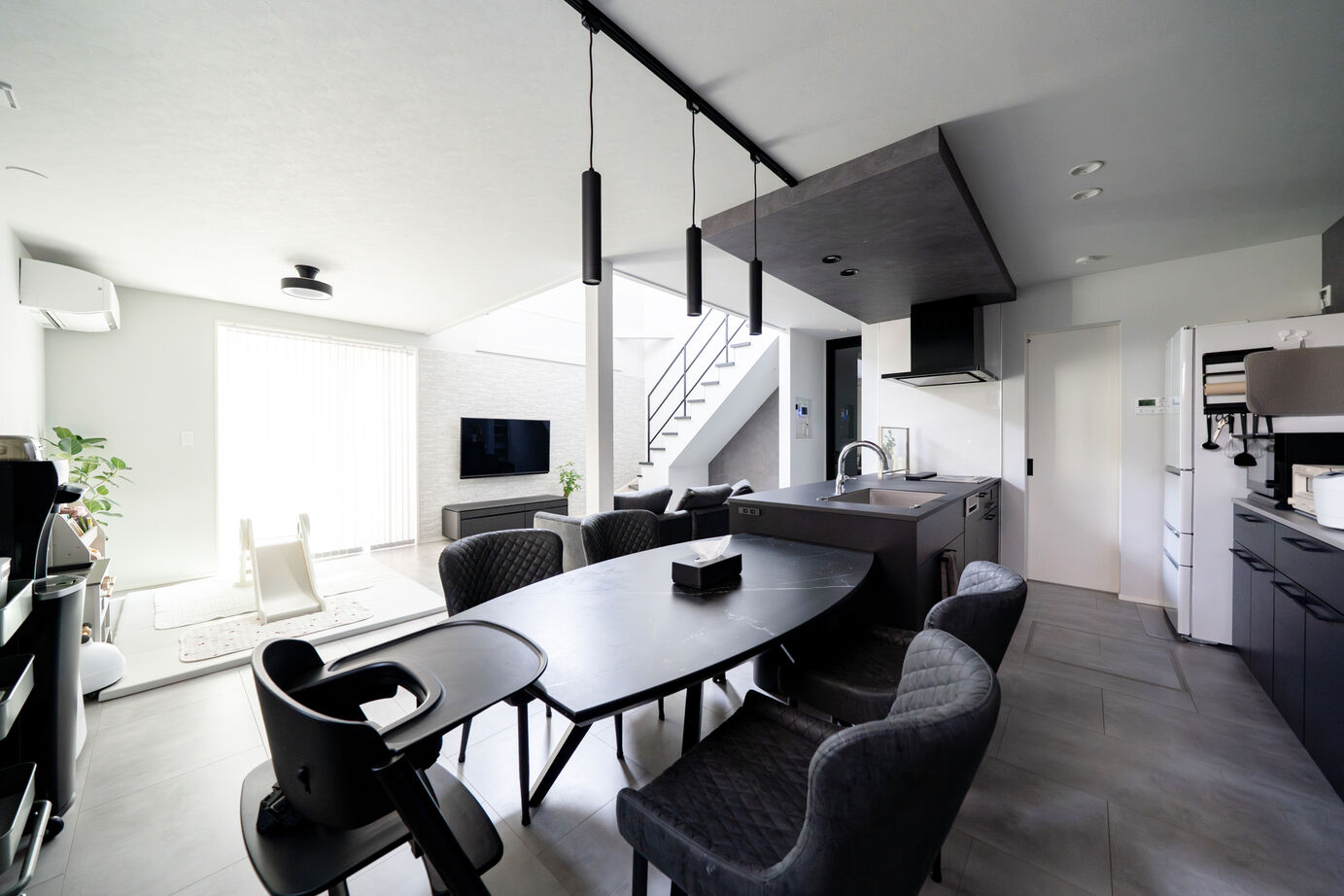 ヤマト住建 大阪府南河内郡/吹抜け/ホテルライクなカッコよさと家事動線の良さに大満足の建築実例画像3