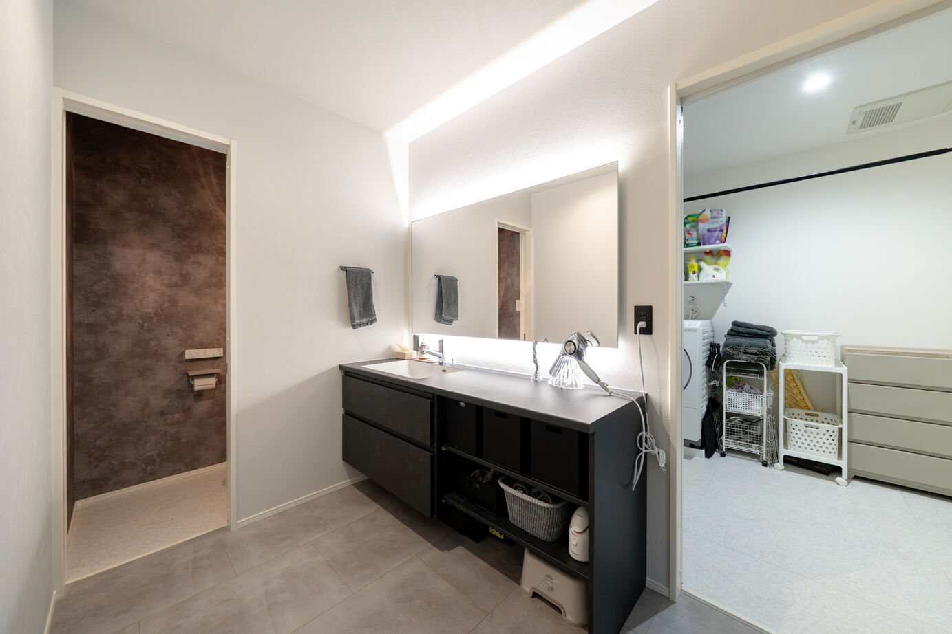 ヤマト住建 大阪府南河内郡/吹抜け/ホテルライクなカッコよさと家事動線の良さに大満足の建築実例画像5