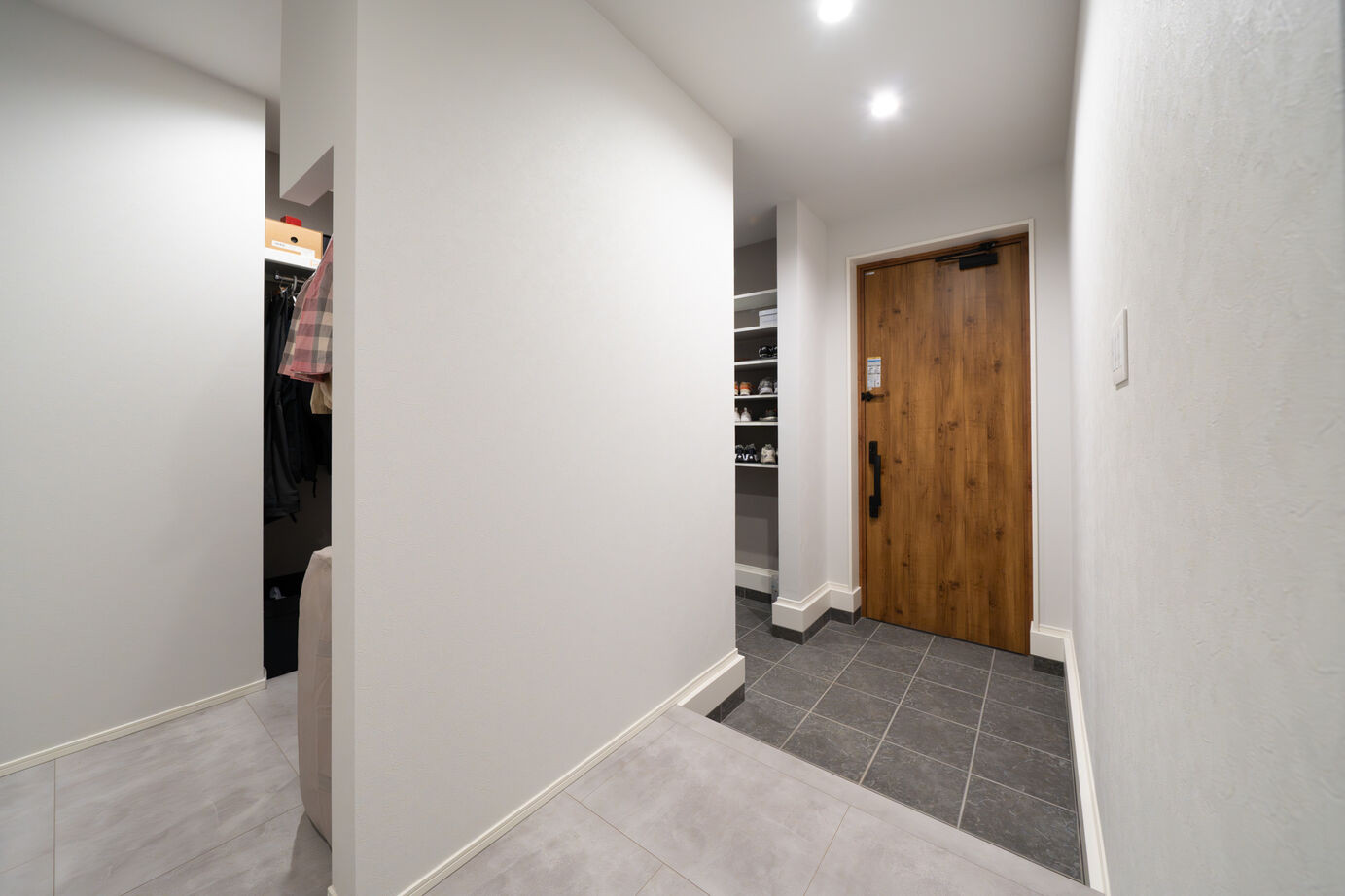 ヤマト住建 大阪府南河内郡/吹抜け/ホテルライクなカッコよさと家事動線の良さに大満足の建築実例画像8