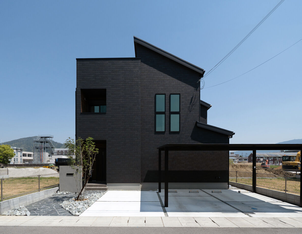 ヤマト住建 奈良県桜井市/吹抜けに家族の声が響く家。スカイバルコニーで叶えた、庭のある暮らしの建築実例画像2