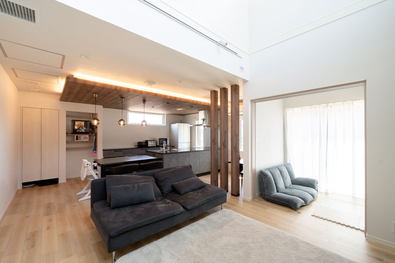 ヤマト住建 奈良県桜井市/吹抜けに家族の声が響く家。スカイバルコニーで叶えた、庭のある暮らしの建築実例画像5