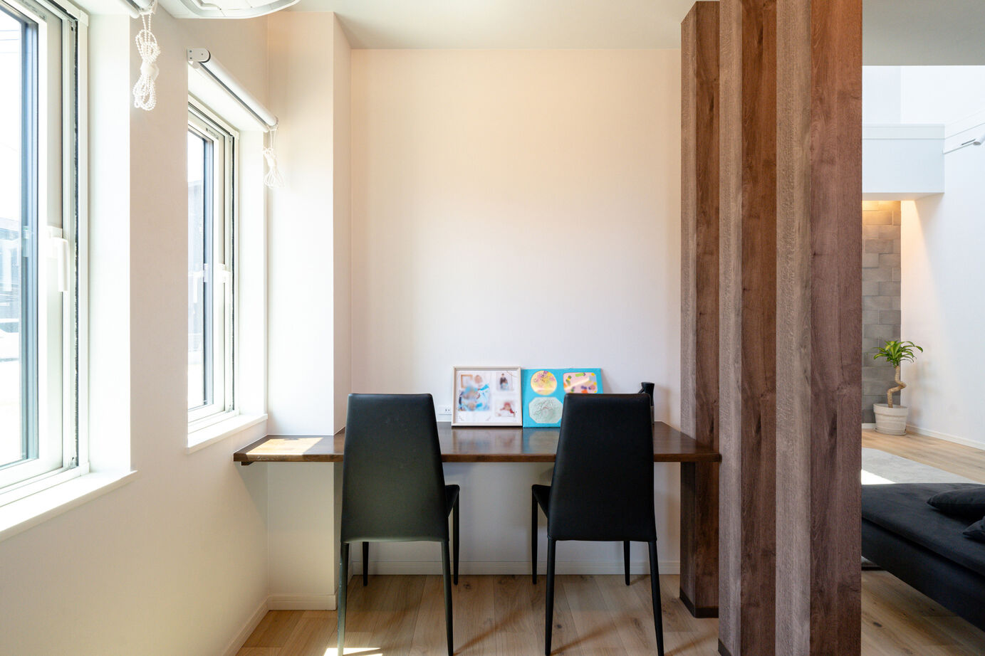 ヤマト住建 奈良県桜井市/吹抜けに家族の声が響く家。スカイバルコニーで叶えた、庭のある暮らしの建築実例画像6