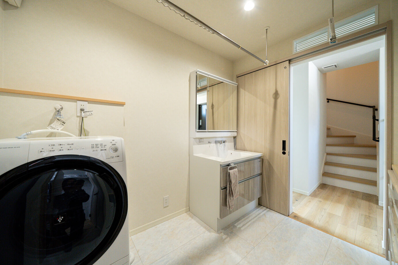 ヤマト住建 奈良県桜井市/吹抜けに家族の声が響く家。スカイバルコニーで叶えた、庭のある暮らしの建築実例画像7