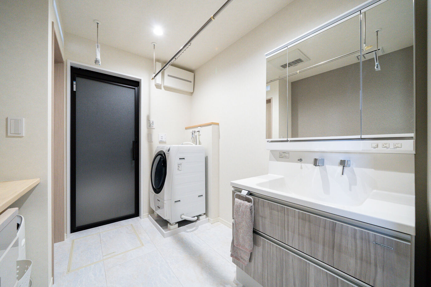 ヤマト住建 奈良県桜井市/吹抜けに家族の声が響く家。スカイバルコニーで叶えた、庭のある暮らしの建築実例画像9