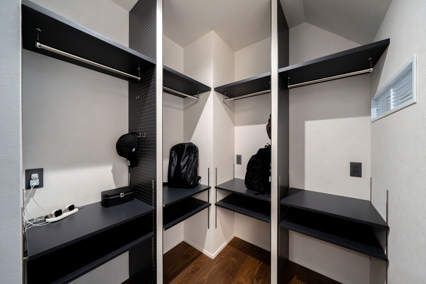 ヤマト住建 兵庫県姫路市/中庭とリビングが一体化。人が大勢集まりくつろげる仕掛けが満載！の建築実例画像7