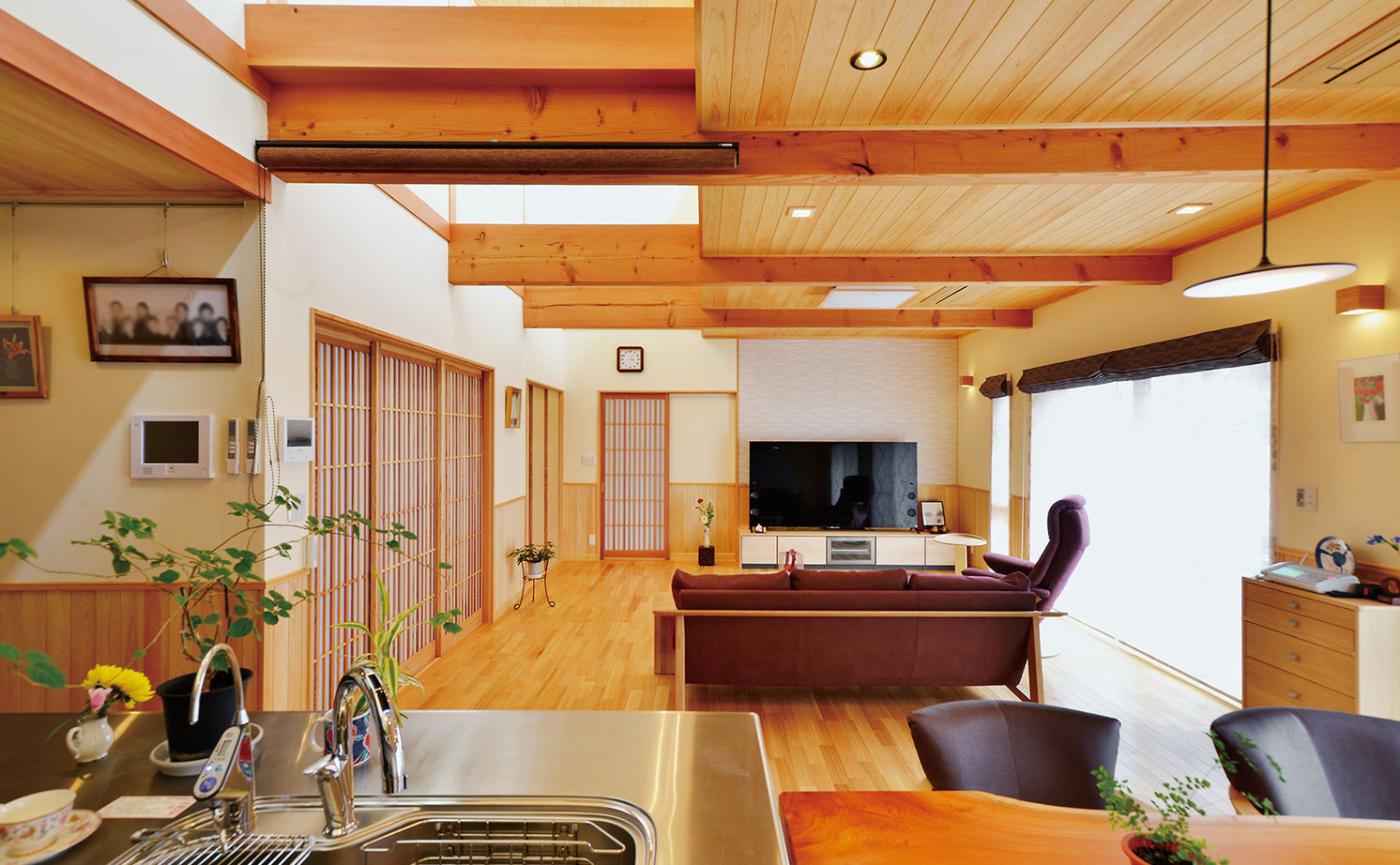 深澤木材 【3020万円/40坪/間取り有/平屋】吹き抜け窓で明るさを確保した平屋住まい。二世帯住宅対応で和モダンな家の建築実例画像4