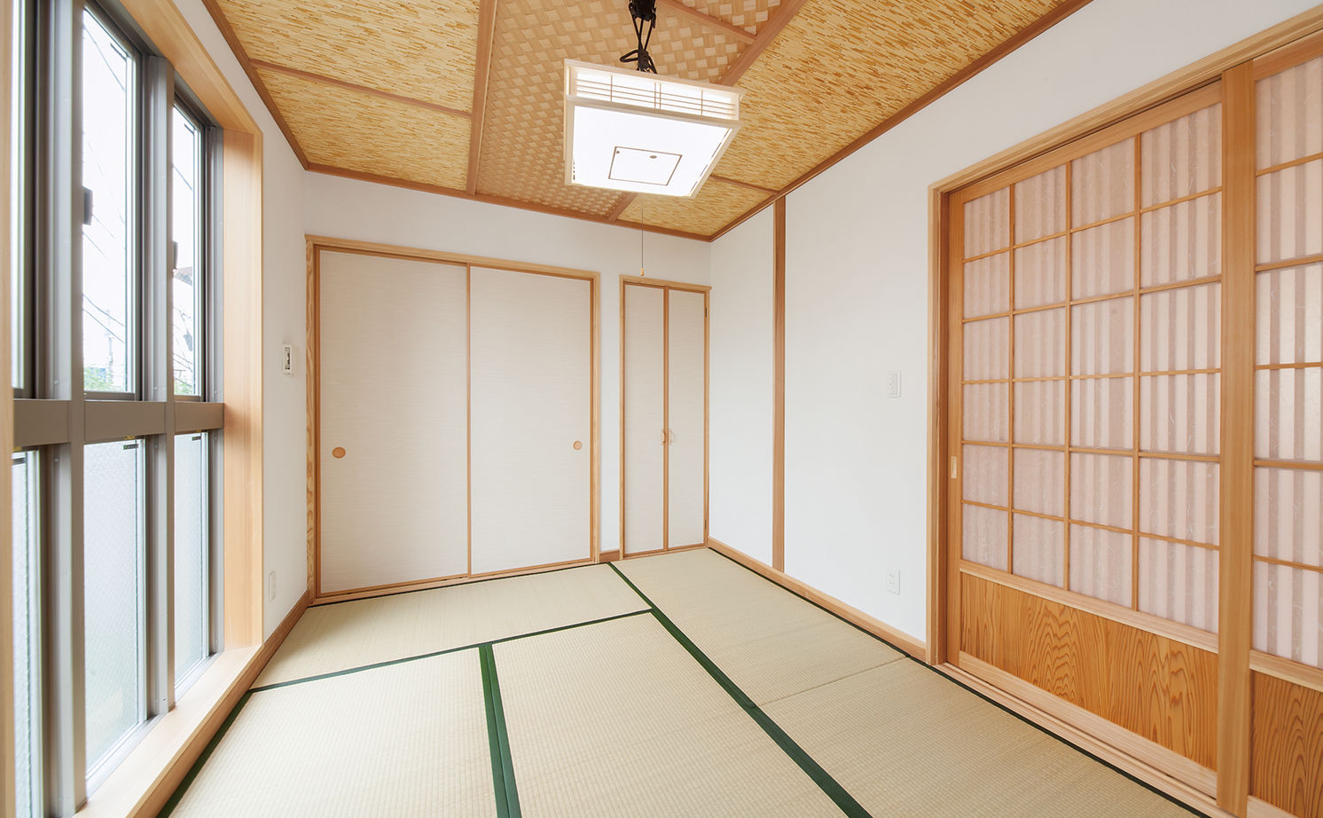 深澤木材 【3200万円/48坪/間取り有】準防火地域の狭小地に建つ、木造3階建て二世帯仕様のビルトインガレージハウスの建築実例画像7