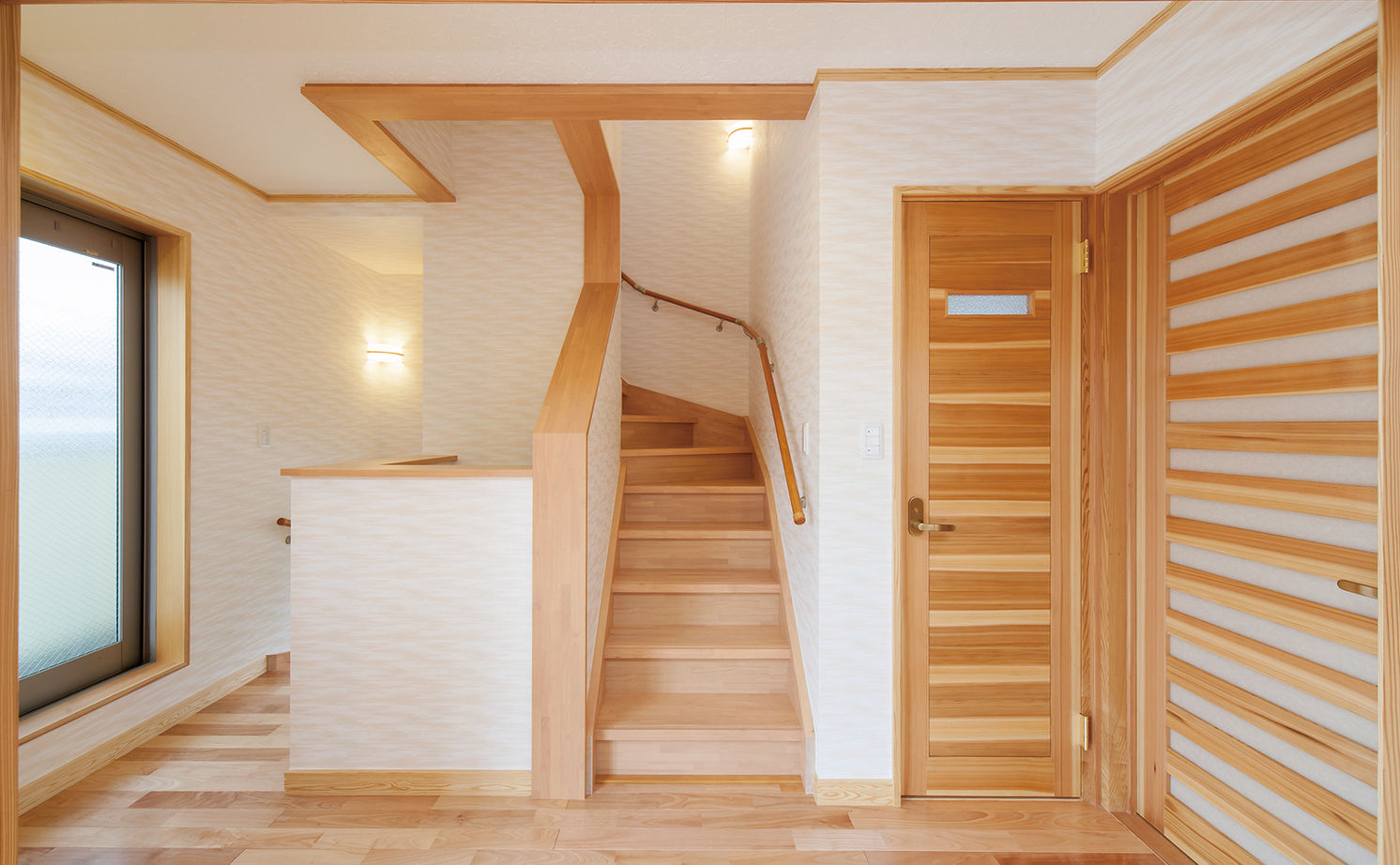 深澤木材 【3200万円/48坪/間取り有】準防火地域の狭小地に建つ、木造3階建て二世帯仕様のビルトインガレージハウスの建築実例画像9