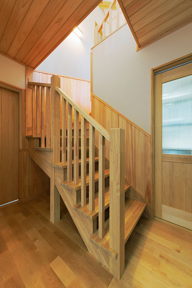 深澤木材 【34坪台/和風/自然素材/造作/間取り図有】たくさん使われた無垢材の雰囲気に心躍る、愛着の増す木の家の建築実例画像5