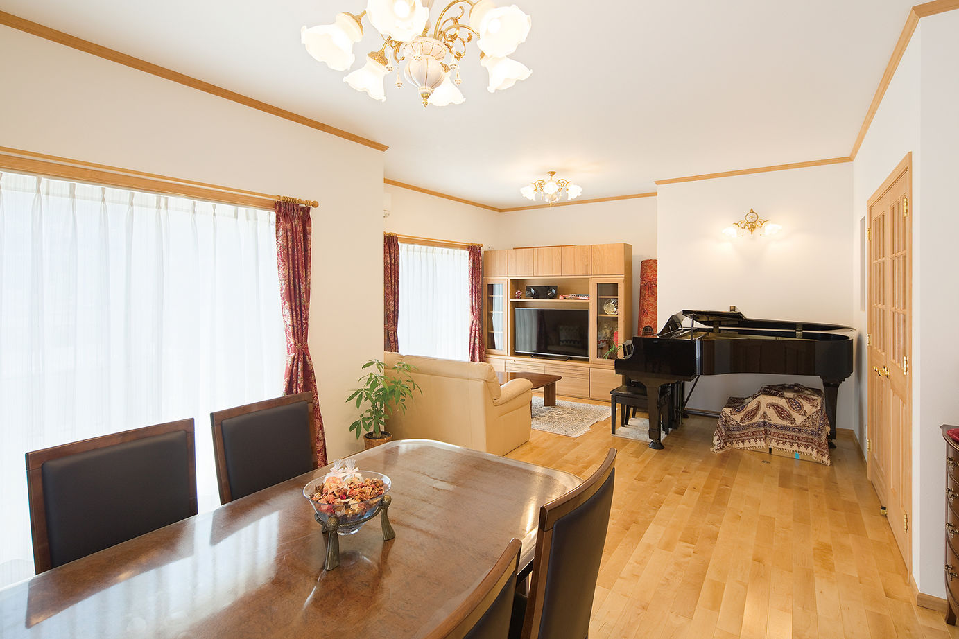 アーバンホーム 【2000万円台/間取り図】映画のワンシーンを思わせる「お城みたいな家ね」と評判のプロヴァンス風輸入住宅の建築実例画像4