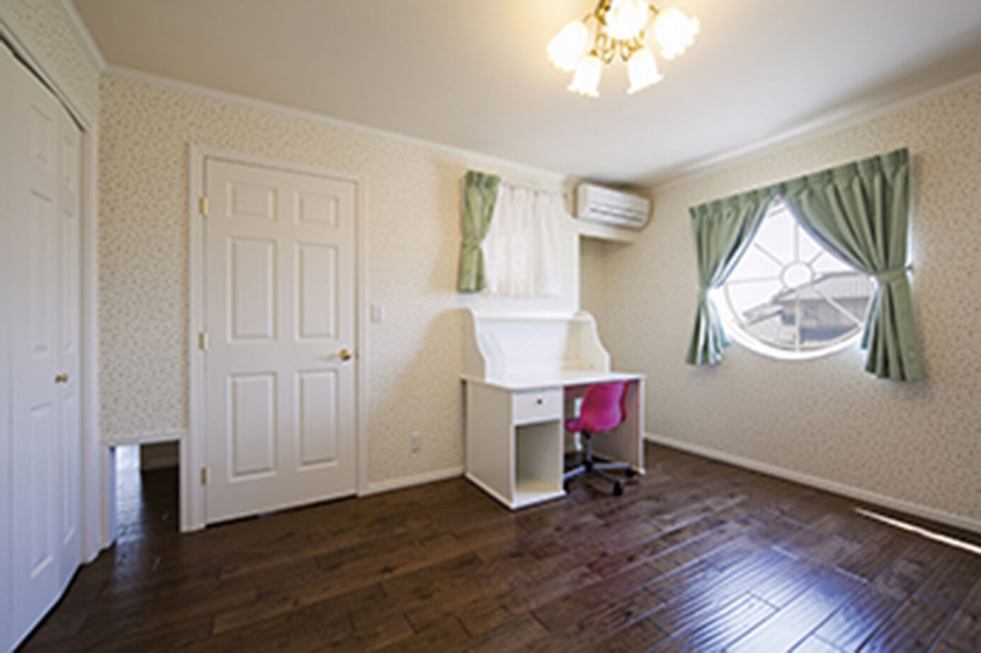 アーバンホーム 【6000万円台/ガレージ/間取り図】大きな中庭のある南仏オールドプロヴァンスのお城のようなかわいいお家の建築実例画像5