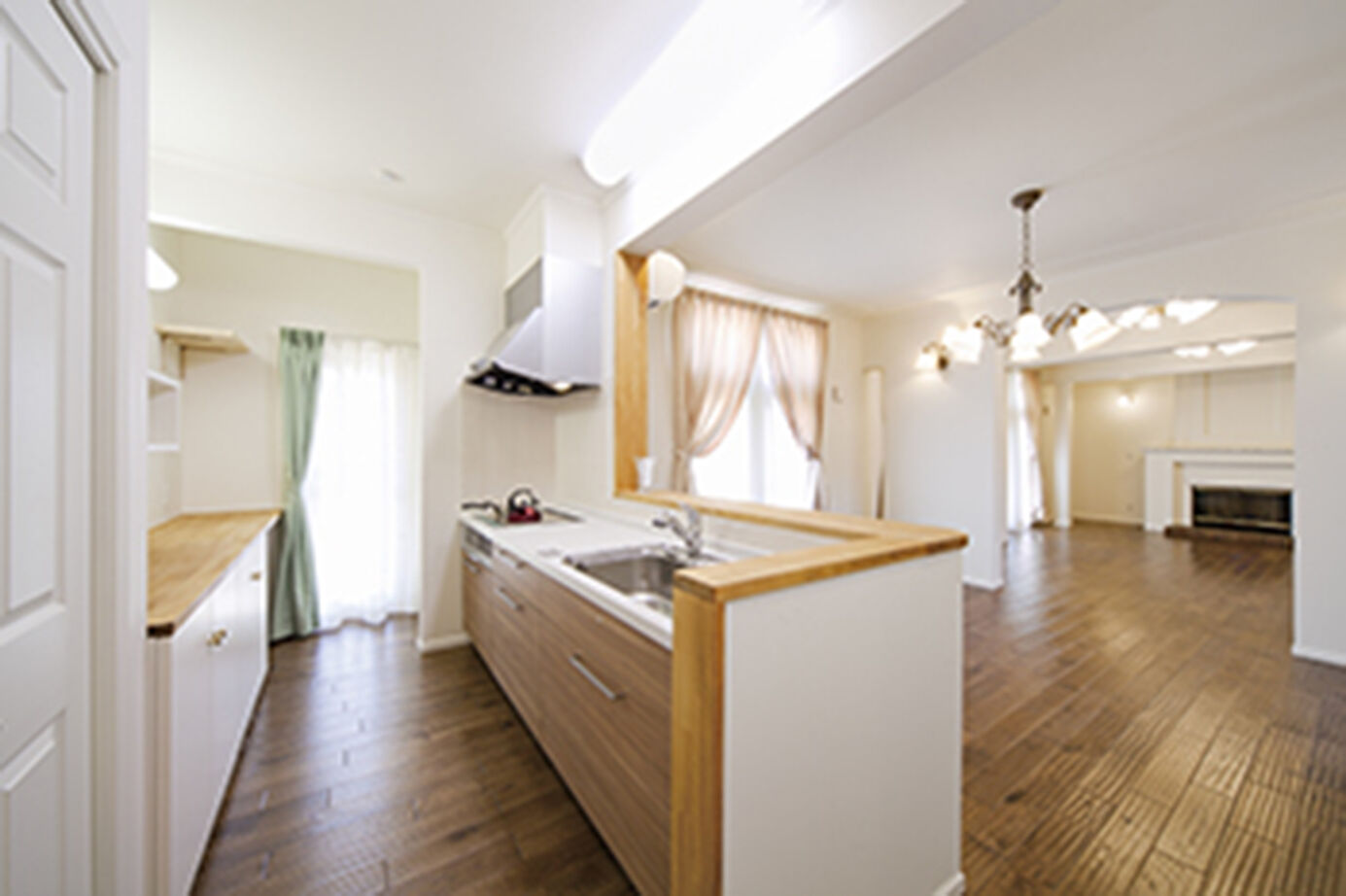 アーバンホーム 【6000万円台/ガレージ/間取り図】大きな中庭のある南仏オールドプロヴァンスのお城のようなかわいいお家の建築実例画像7