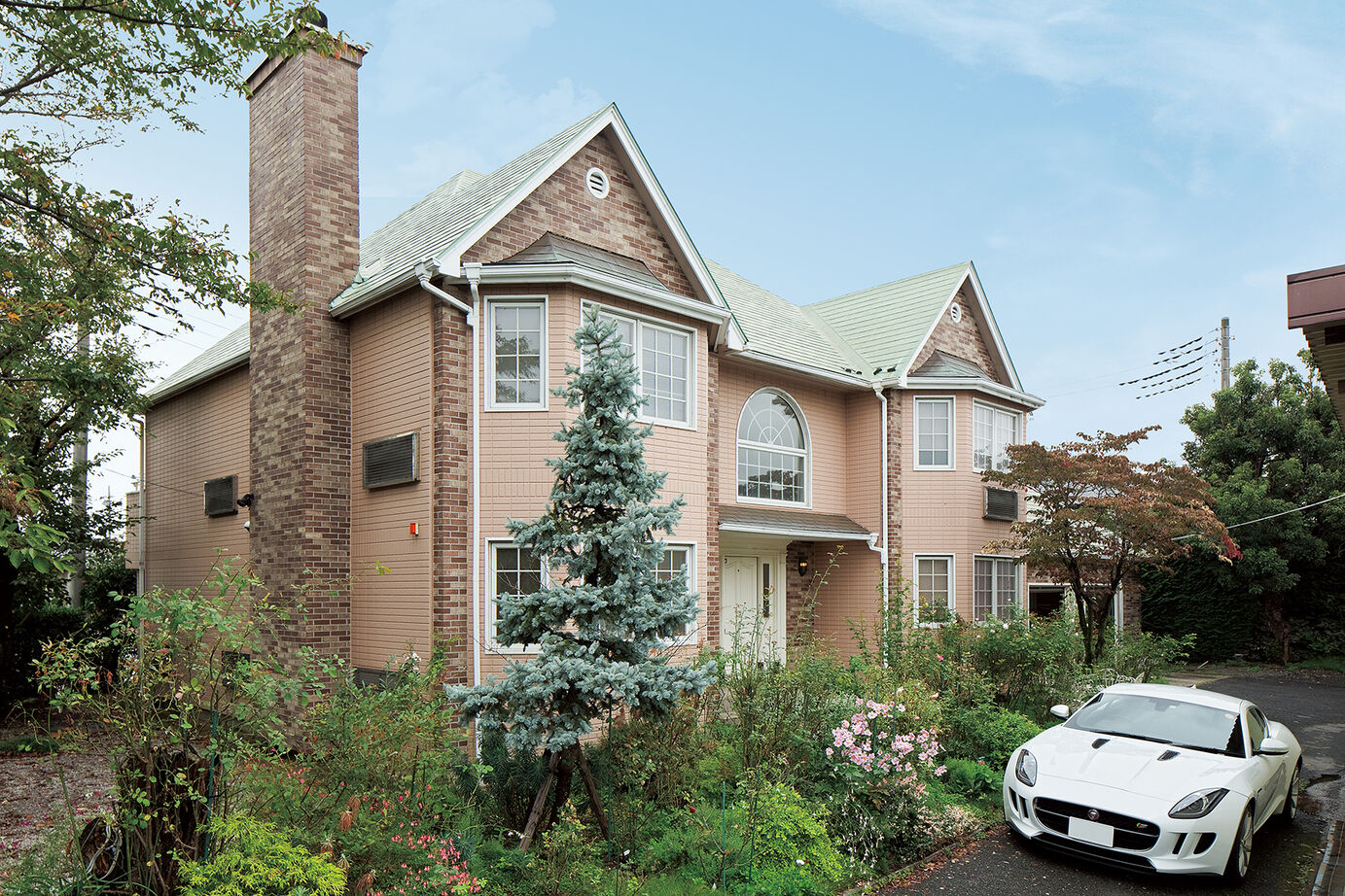 アーバンホーム 【8000万円台/車2台分/中庭/間取り図】本場の米国式スタイルを楽しむアメリカンビルトインガレージハウスの建築実例画像