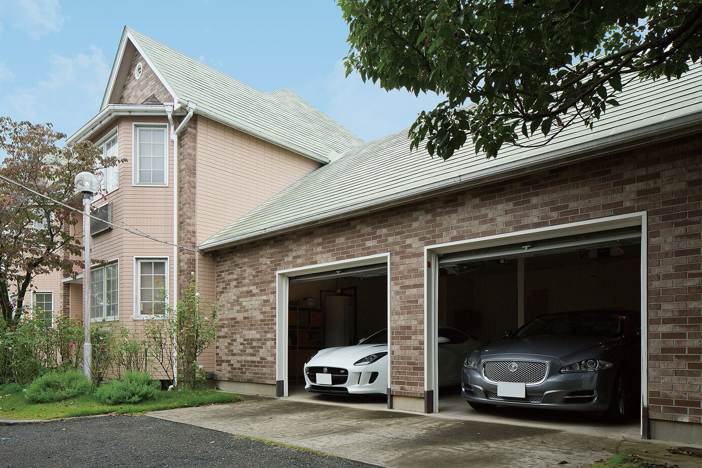 アーバンホーム 【8000万円台/車2台分/中庭/間取り図】本場の米国式スタイルを楽しむアメリカンビルトインガレージハウスの建築実例画像2