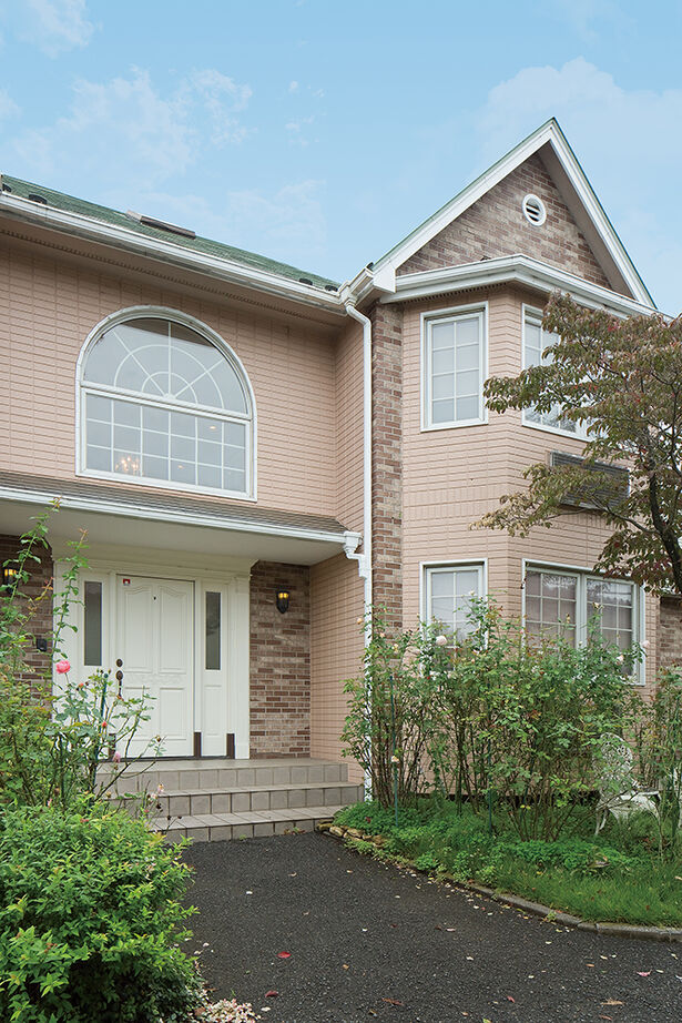 アーバンホーム 【8000万円台/車2台分/中庭/間取り図】本場の米国式スタイルを楽しむアメリカンビルトインガレージハウスの建築実例画像3