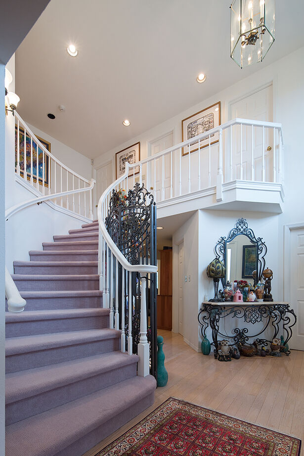 アーバンホーム 【8000万円台/車2台分/中庭/間取り図】本場の米国式スタイルを楽しむアメリカンビルトインガレージハウスの建築実例画像7