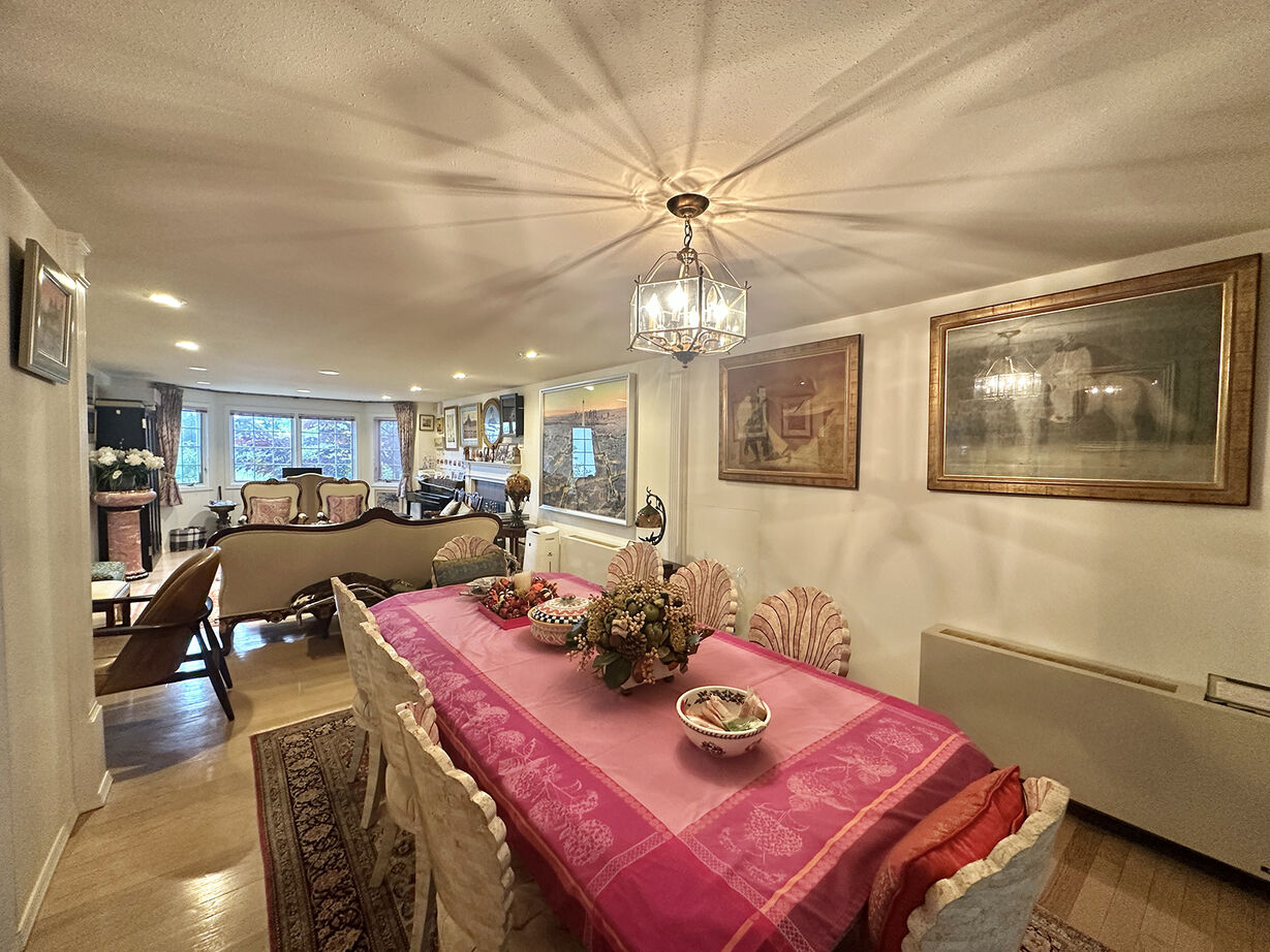 アーバンホーム 【8000万円台/車2台分/中庭/間取り図】本場の米国式スタイルを楽しむアメリカンビルトインガレージハウスの建築実例画像13