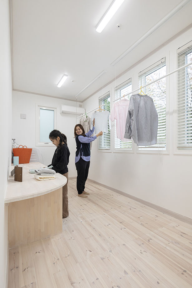 アーバンホーム 【5000万円台/車2台分/ビルトインガレージ/ZEH/間取り図】重厚感あふれるオシャレな北欧テイストの平屋住宅の建築実例画像7